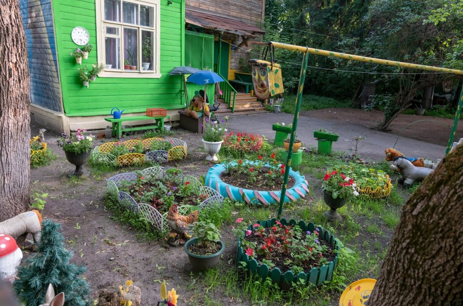 Облагораживаем двор своими руками в деревне