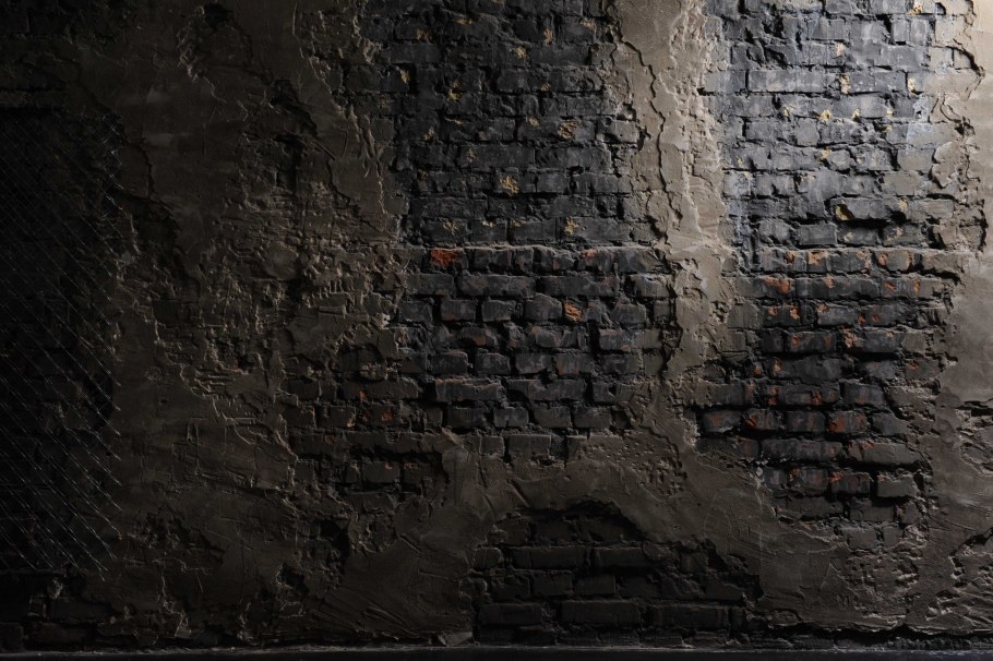 Старинная стена