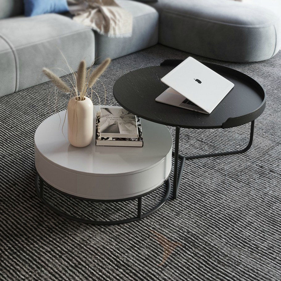 Журнальный стол из дерева со стеклом