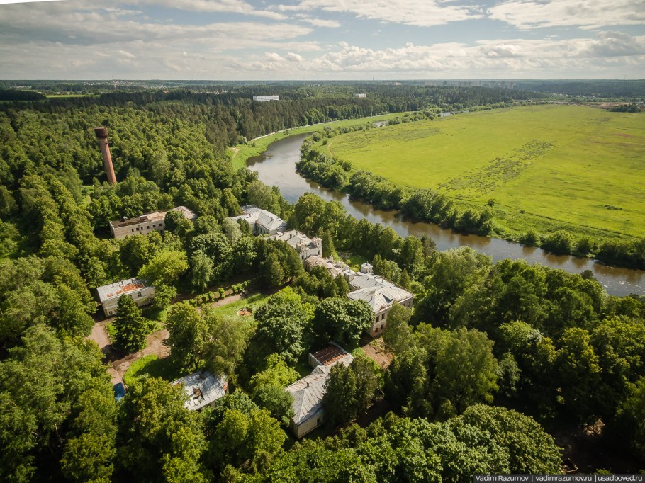 У реки два берега