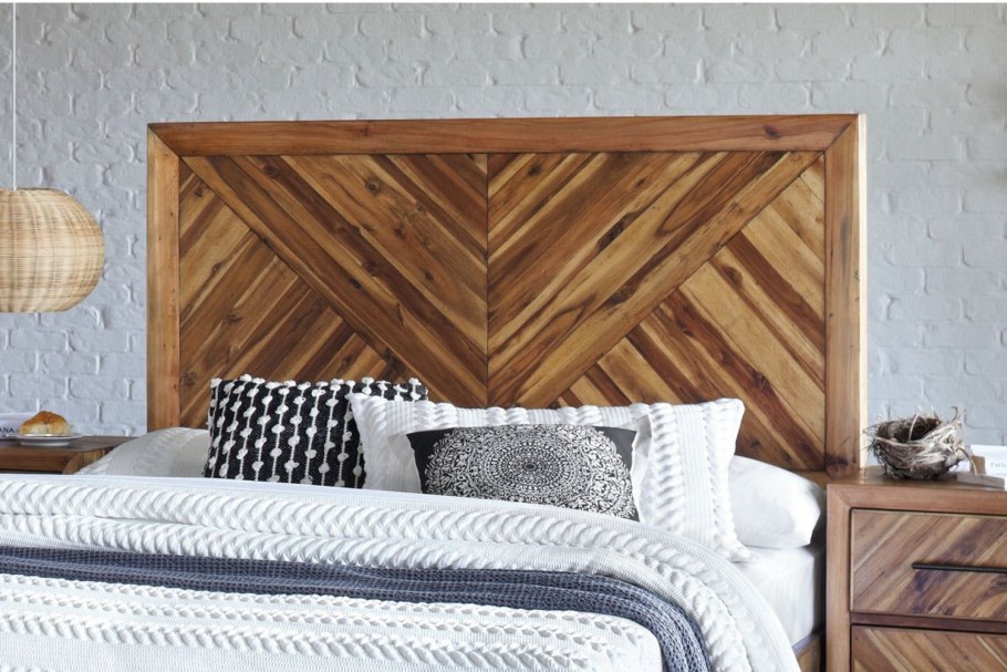 Изголовье кровати из вагонки