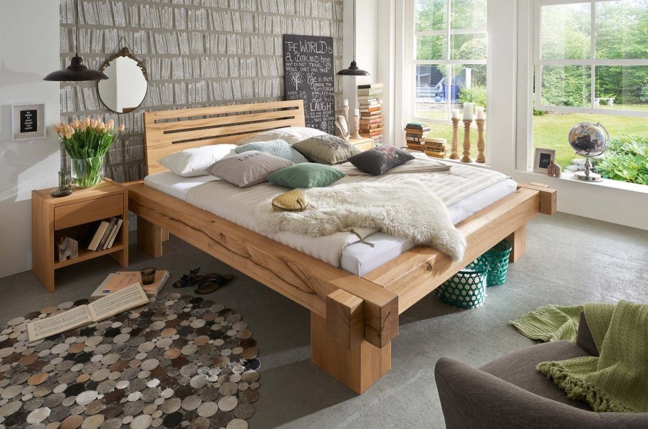 Деревянная кровать из бруса необычная