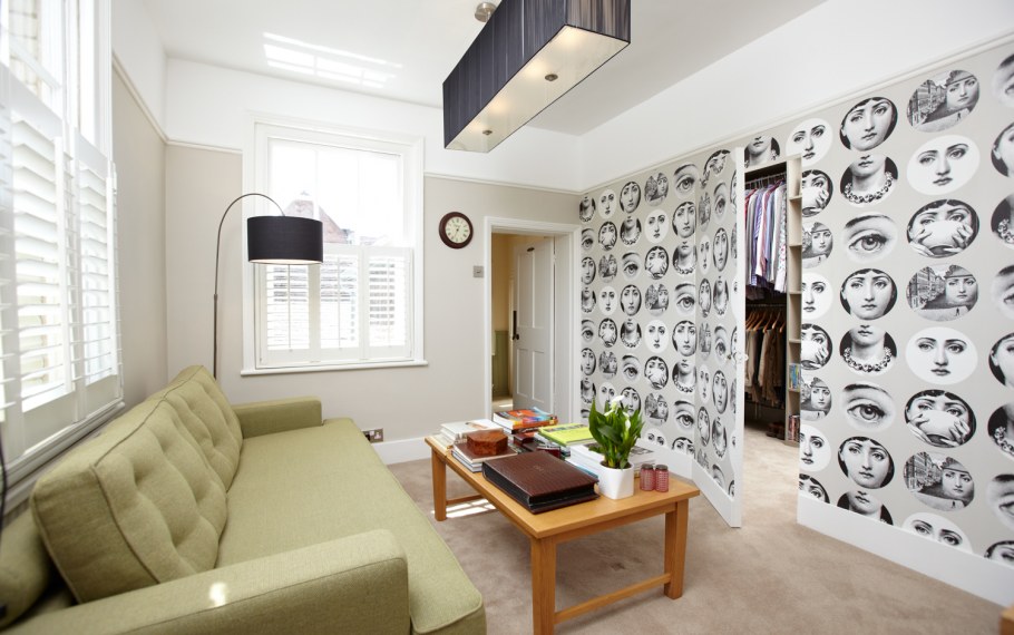 Комбинирование обоев в маленькой гостиной