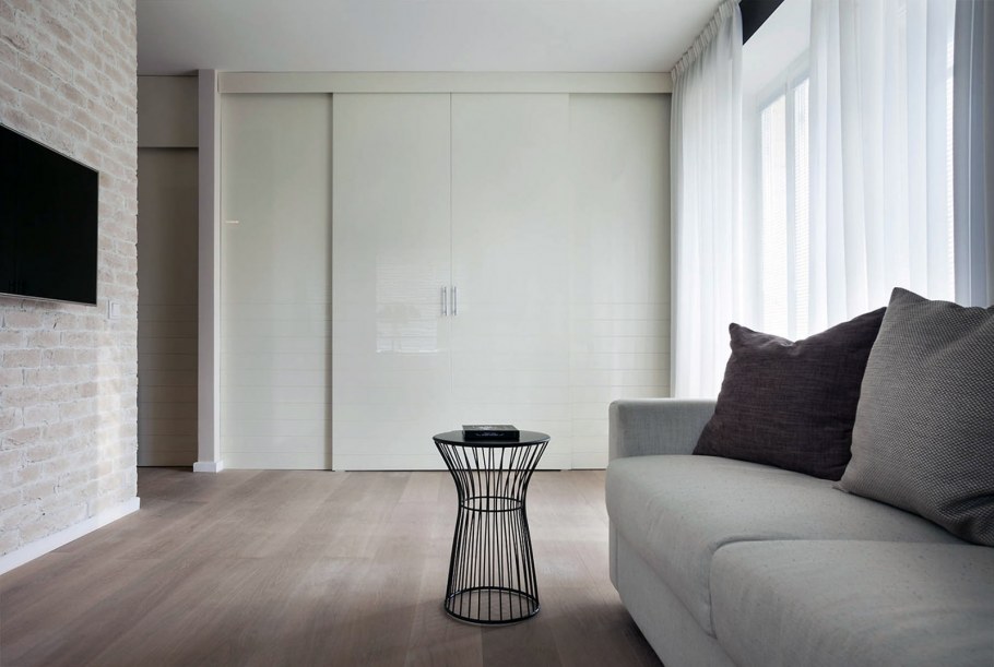 Шкаф в интерьере гостиной Минимализм