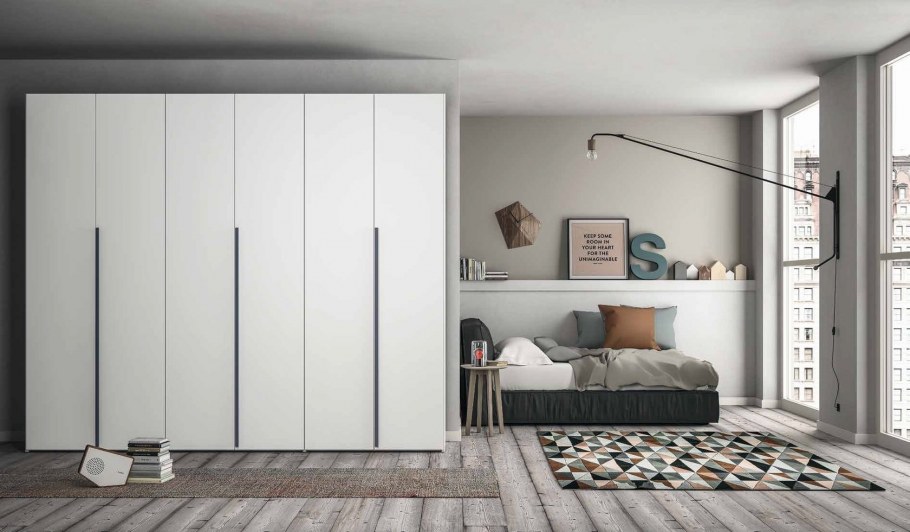 Современные шкафы с распашными дверями