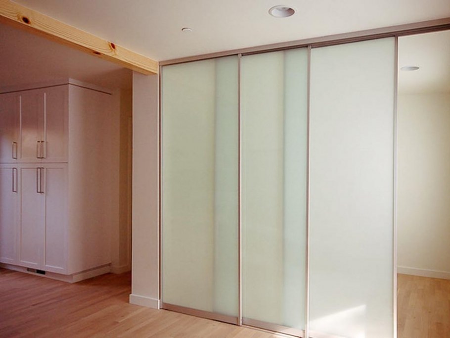 Встроенный шкаф купе зеркальный