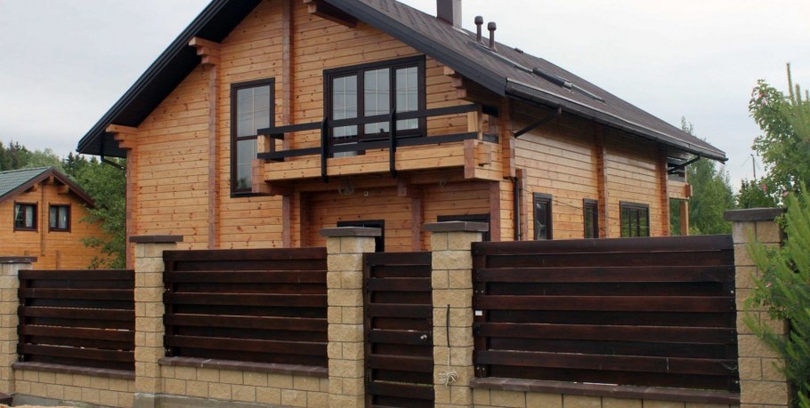 Забор для коттеджа из дерева