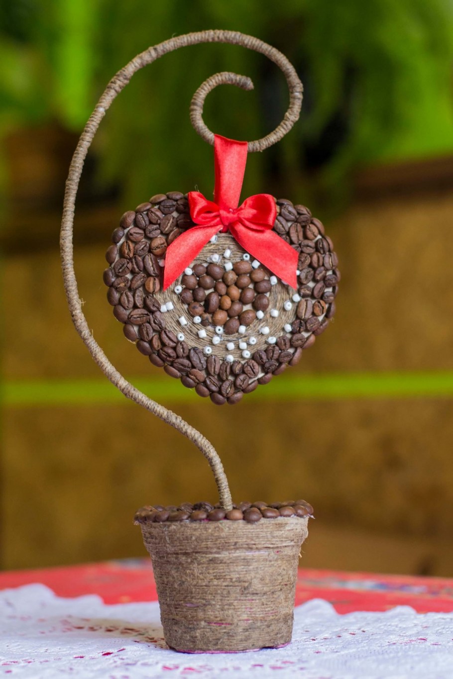 Фигурки из кофейных зерен