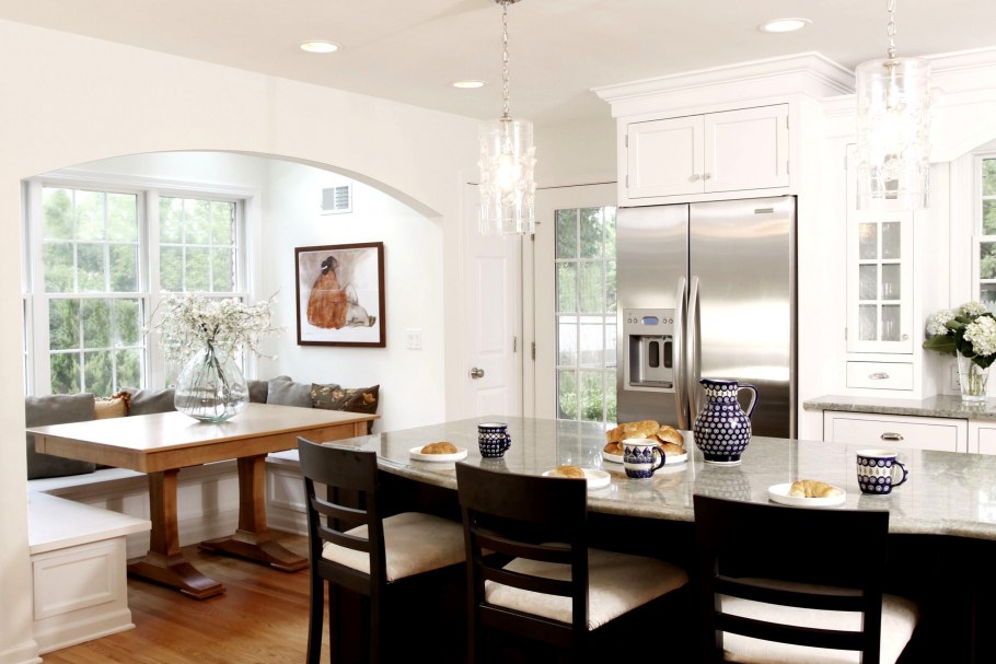 Зона столовой на кухне