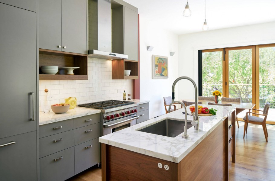 Угловая открытая полка на кухню