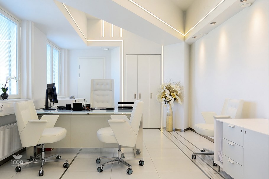 Белый интерьер офиса
