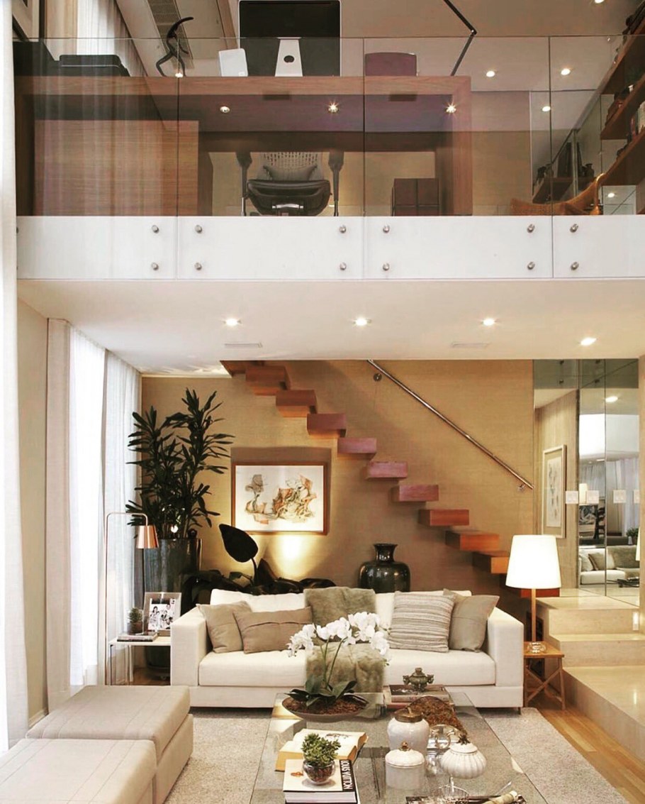 Гостиная в двухэтажном доме