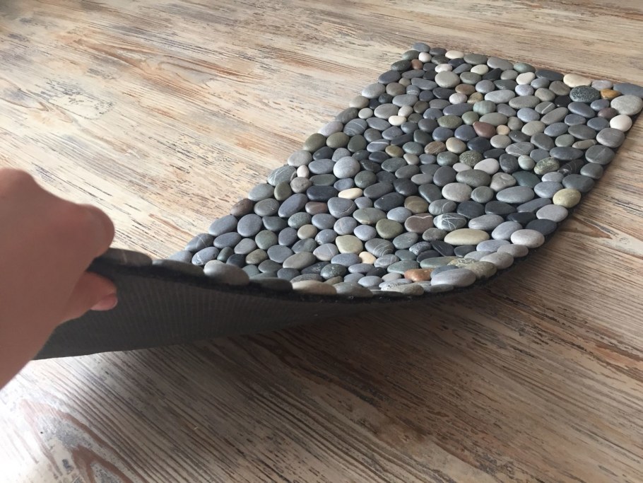Коврик из гальки