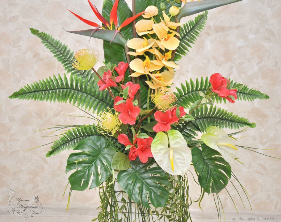 Тропические цветы композиция