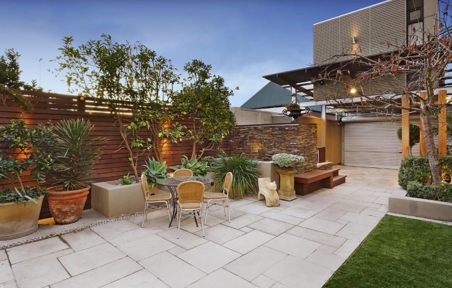 Интерьер двора