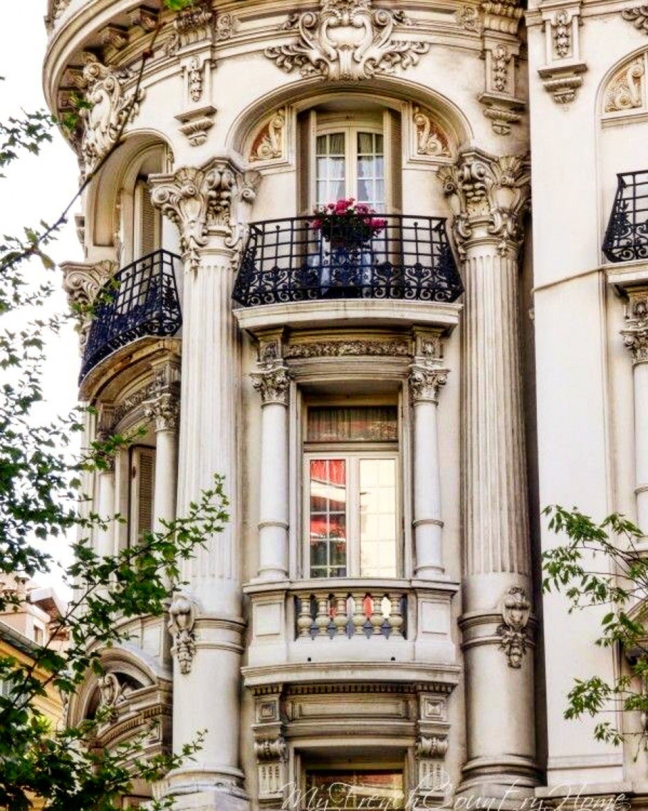 Старинные особняки Франции пригород Парижа