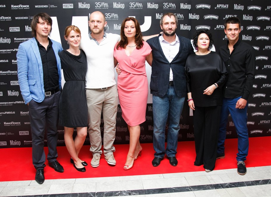 Денис Шведов жена