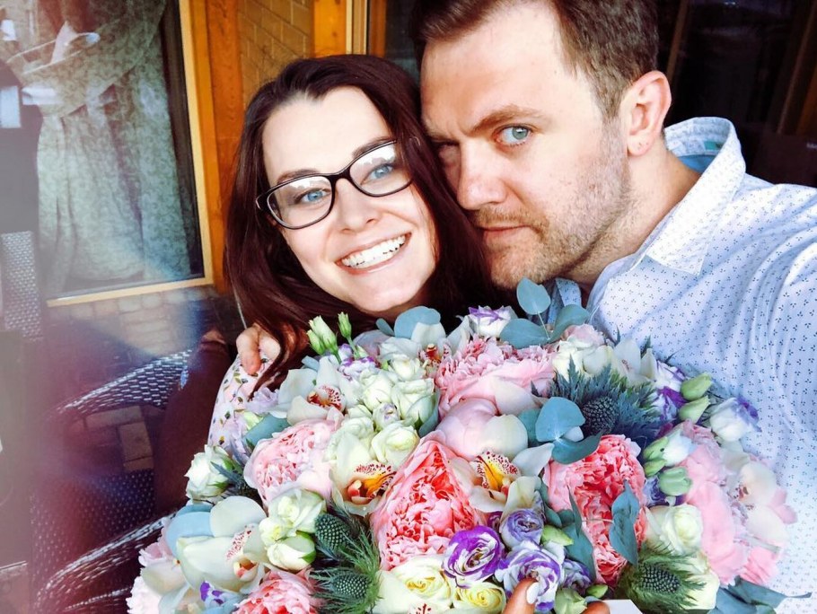 Денис Шведов с женой 2020