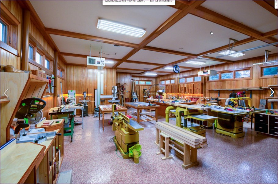 Пол в столярной мастерской