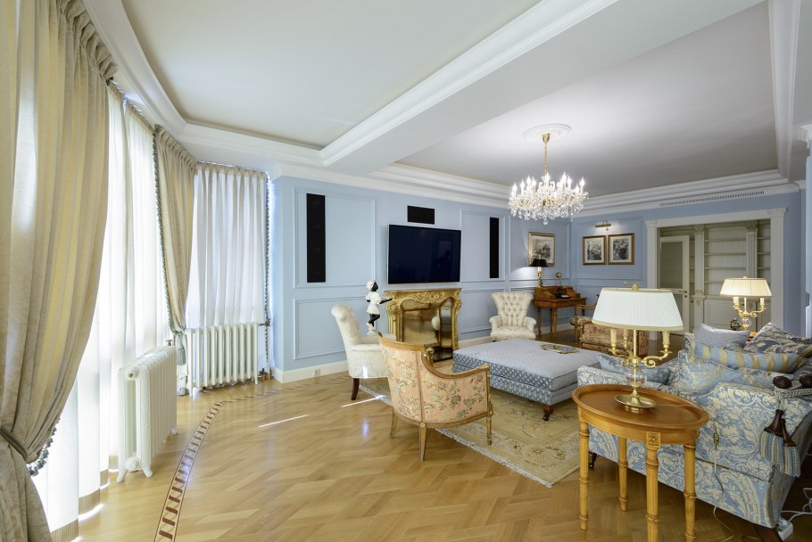 Потолок в доме Неоклассика