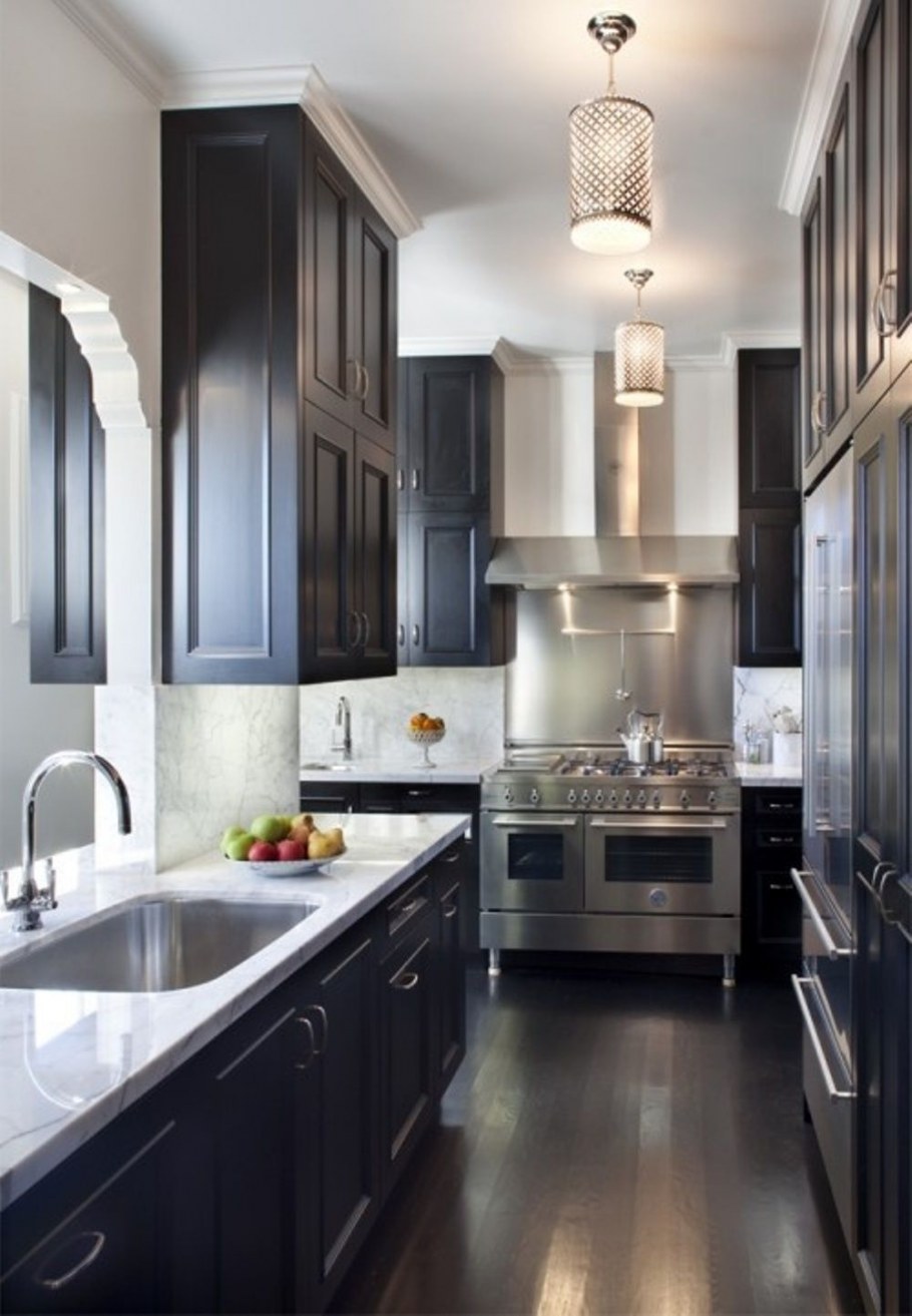 Узкая вытянутая кухня