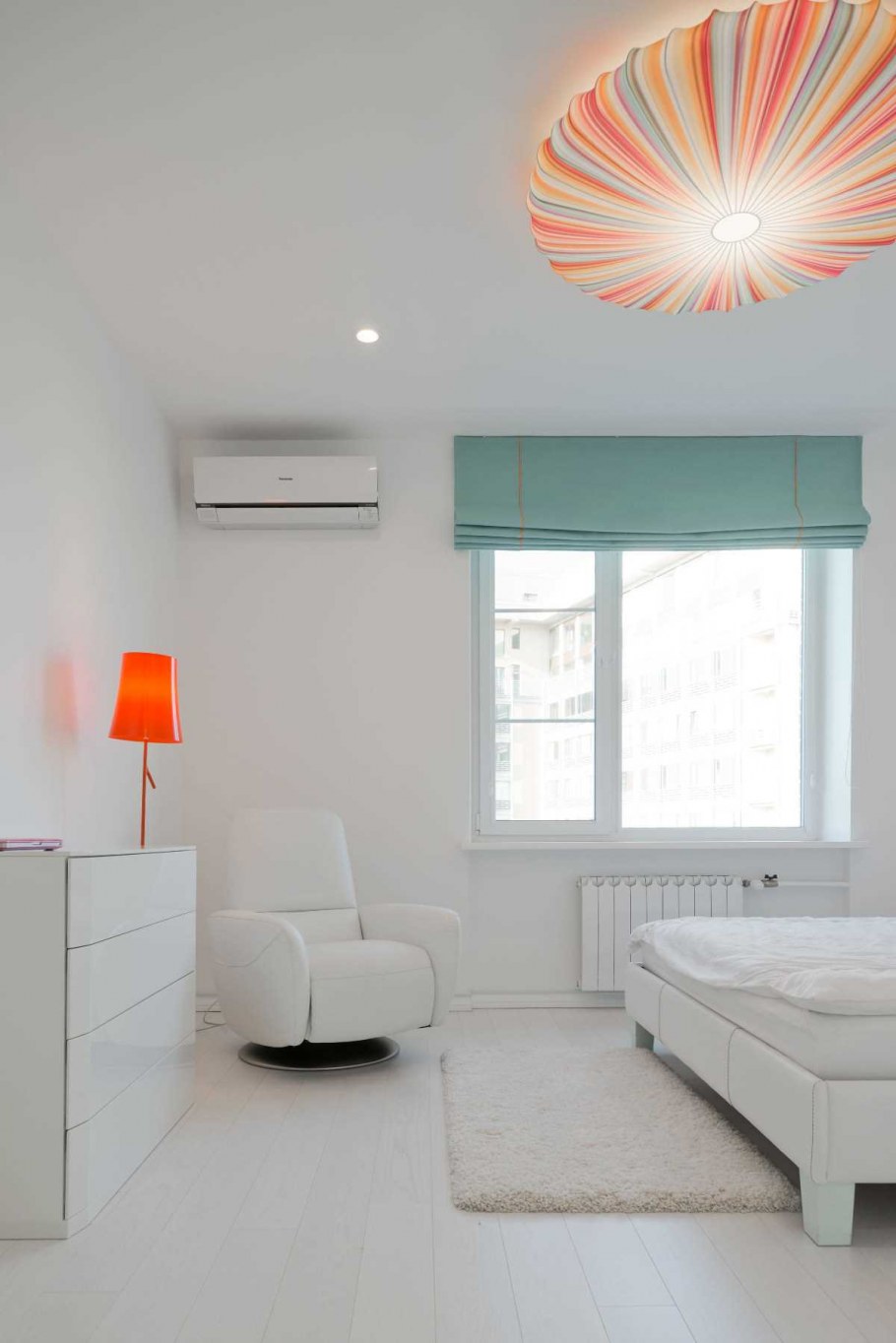 Провода от телевизора на стене