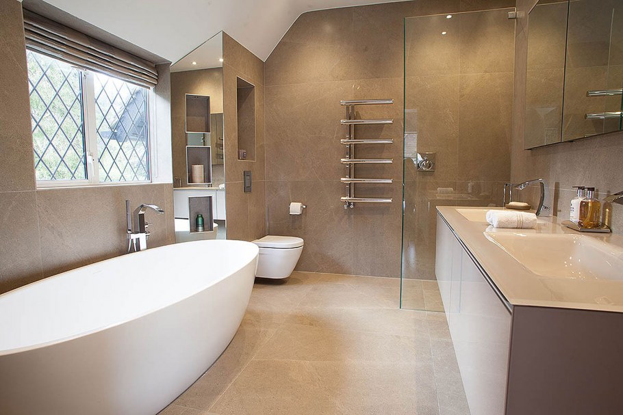 Ванная матовый керамогранит бежевый с душем