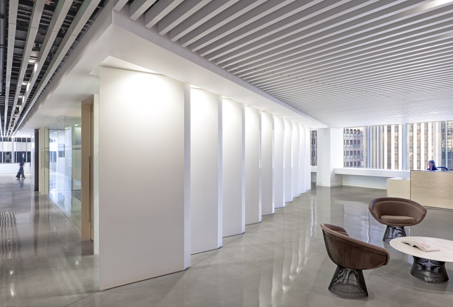 Потолок в офисе