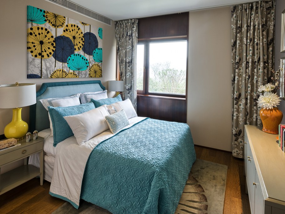 Бежево бирюзовая спальня