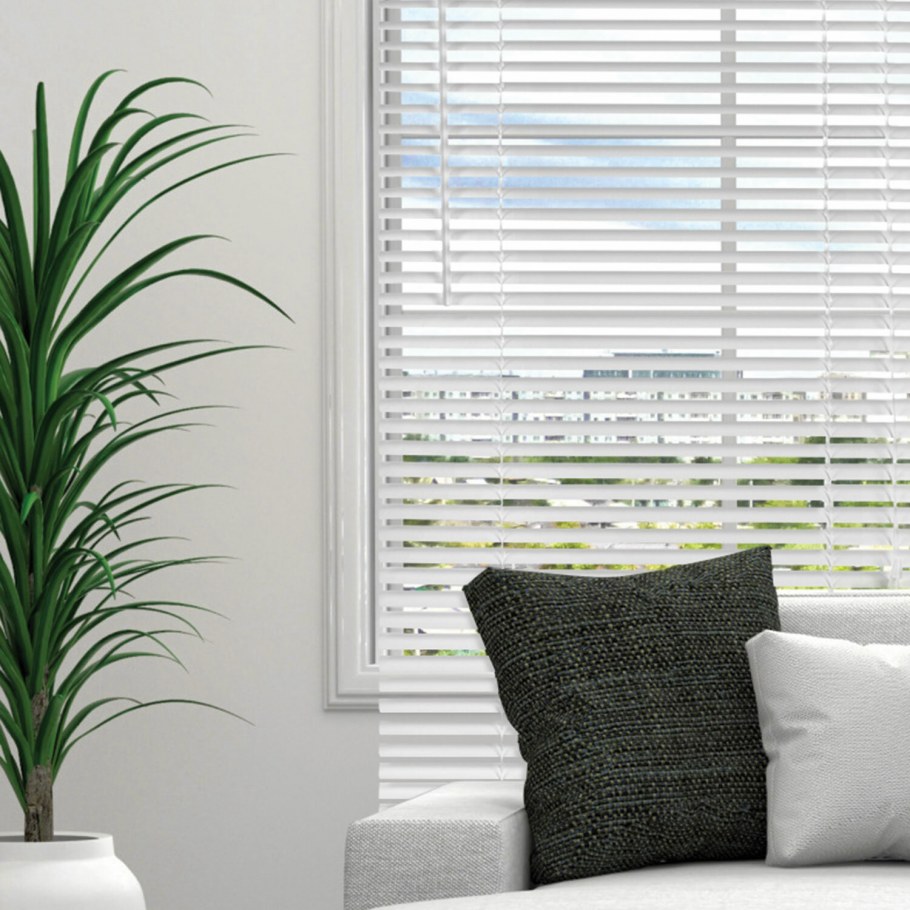 Жалюзи горизонтальные Brabix 70