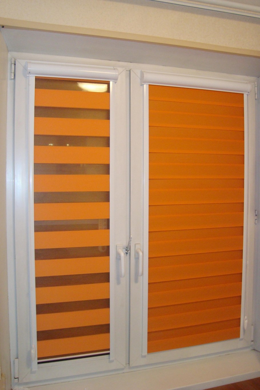 Рулонные тканевые жалюзи система Уни-1 с направляющими