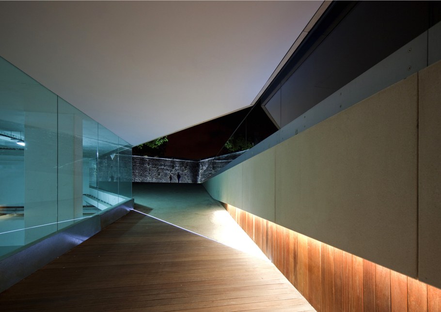 Контрастное освещение архитектуры