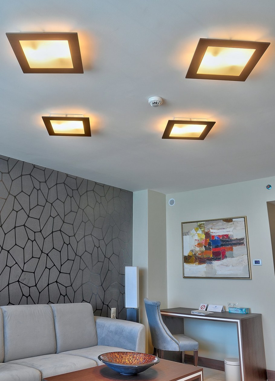 Потолок квадратами