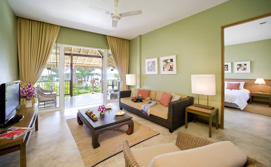 Однотонные обои в интерьере