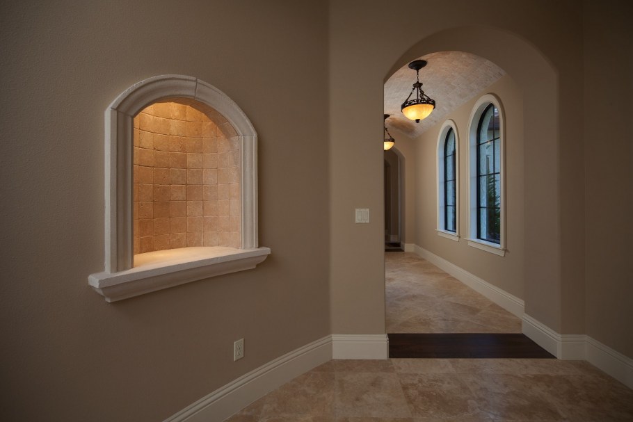 Украсить нишу в стене