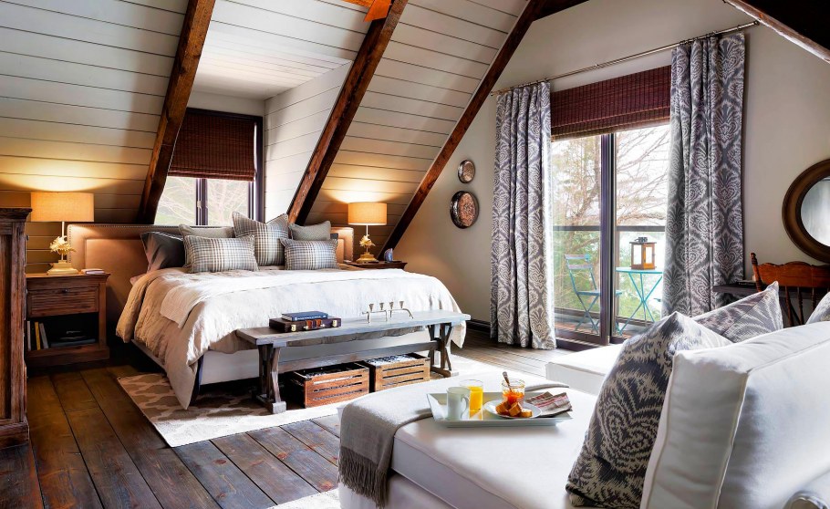 Шторы в спальню на мансарде