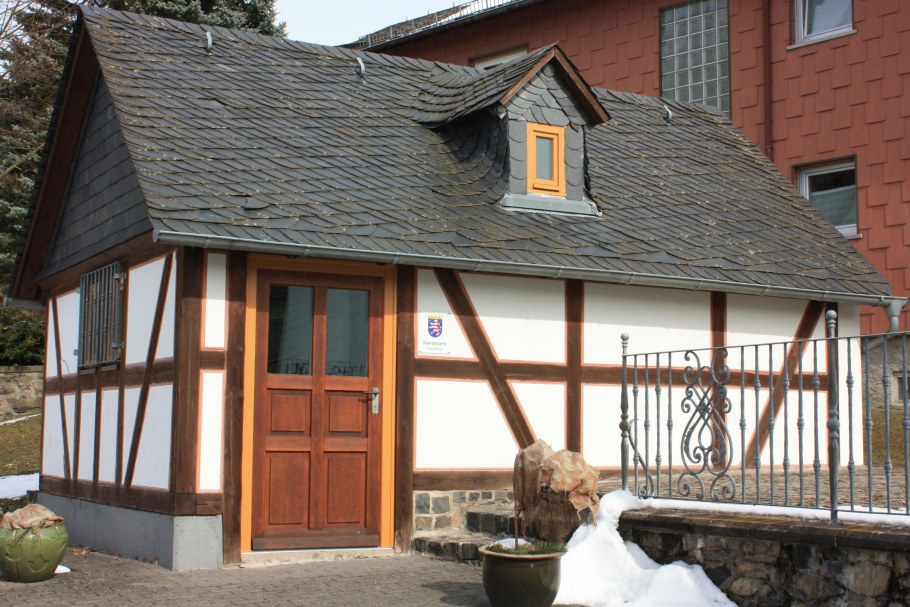 Фасад в стиле фахверк с верандой