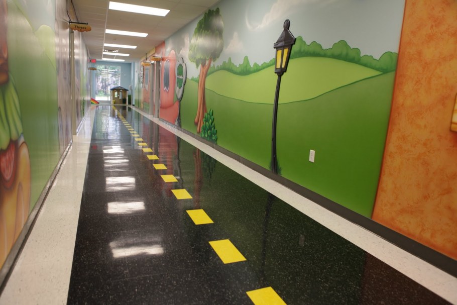 Интерьер детского сада лестницы