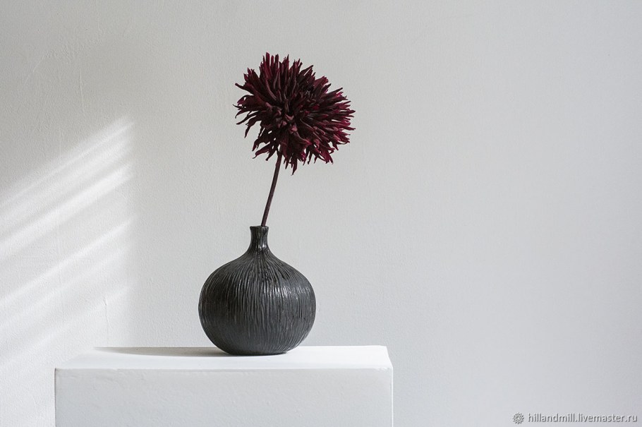 Минималистичные вазы для интерьера