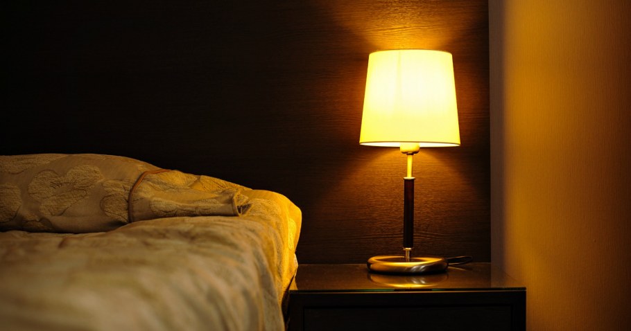 Кровать ночью