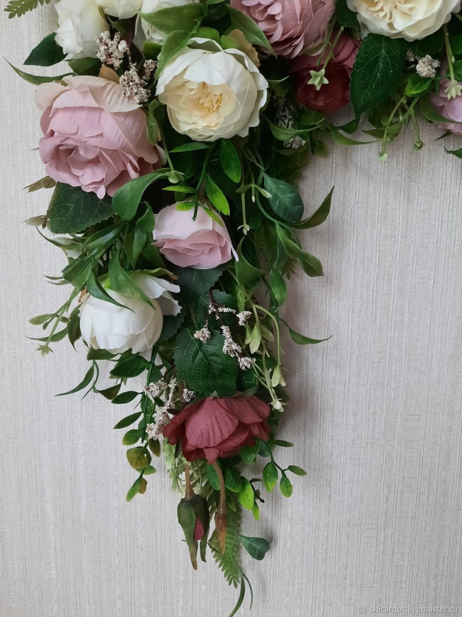 Напольная ваза с цветами