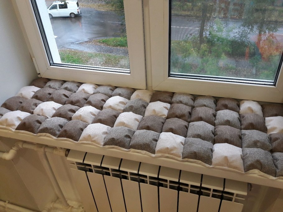 Кровать подиум в эркере