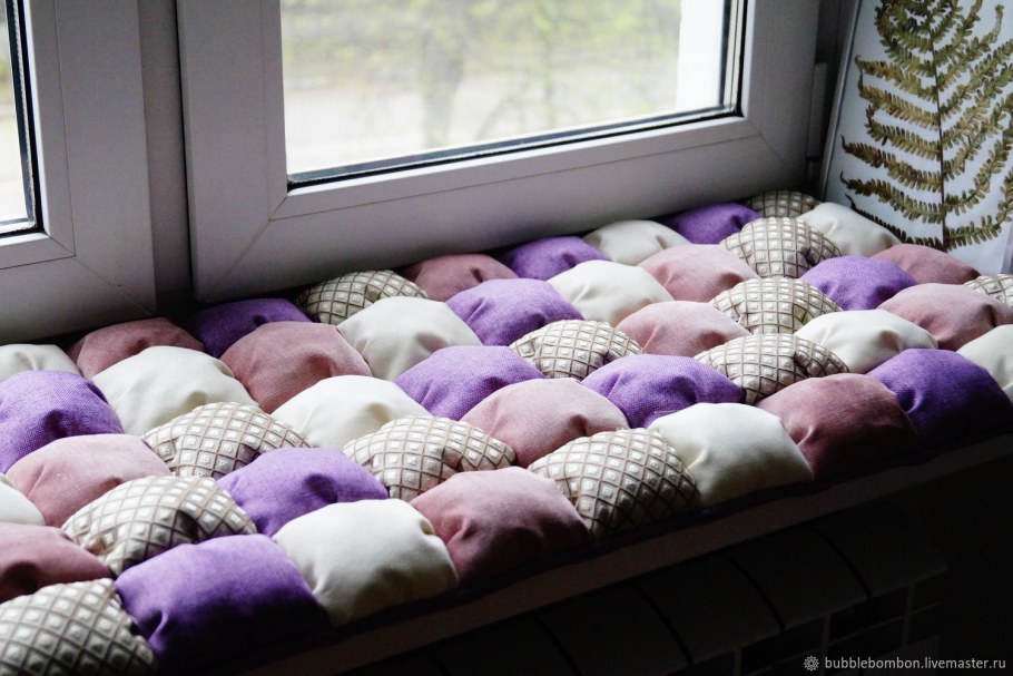 Широкий подоконник