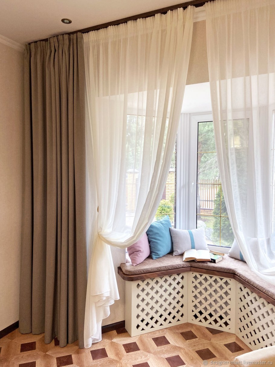 Подоконник диван на кухне