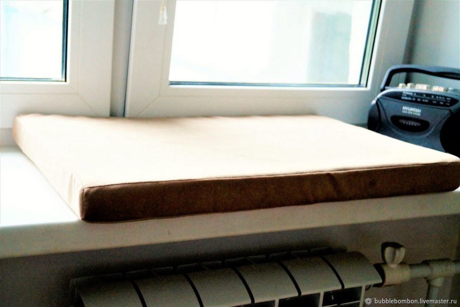 Подоконник диван в детской