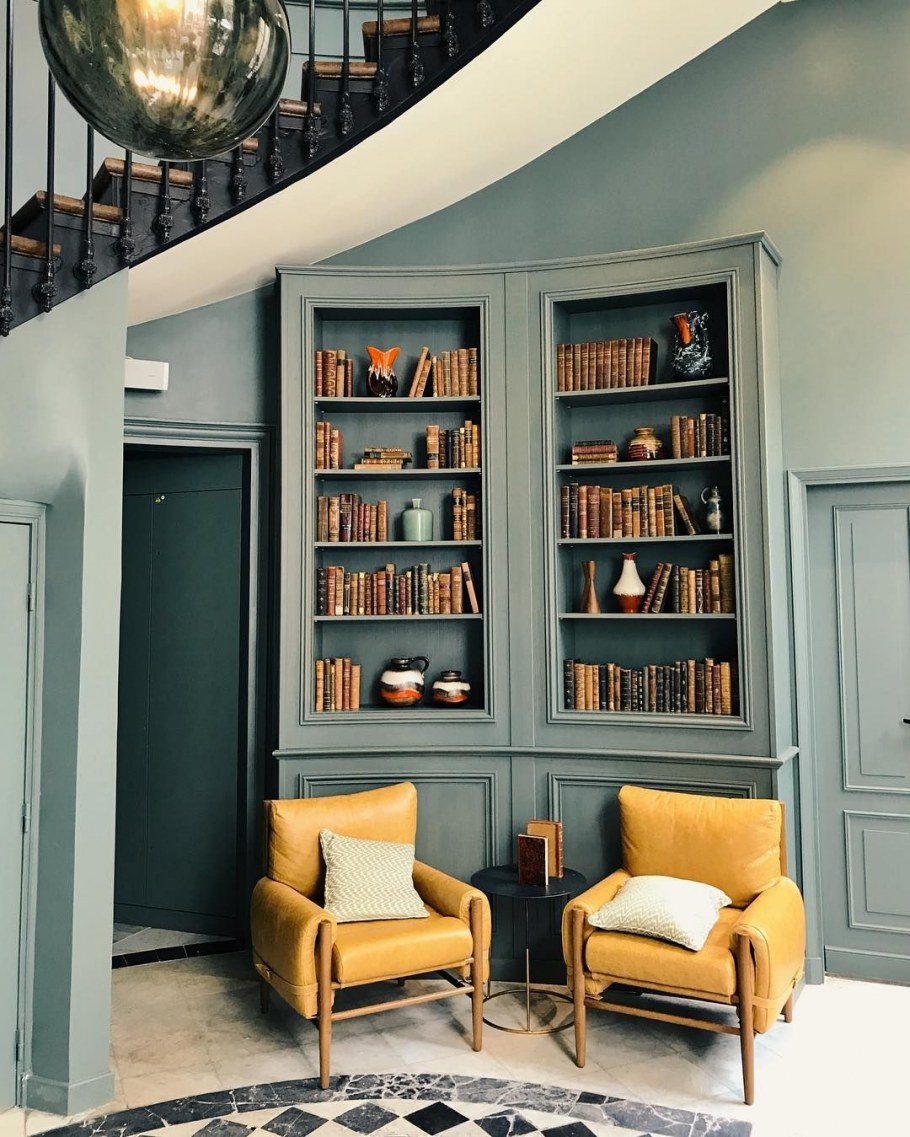 Aristocrat Family Hall книжный шкаф