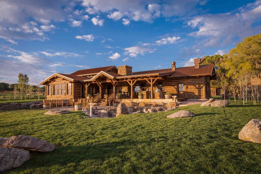 Отель Brush Creek Ranch