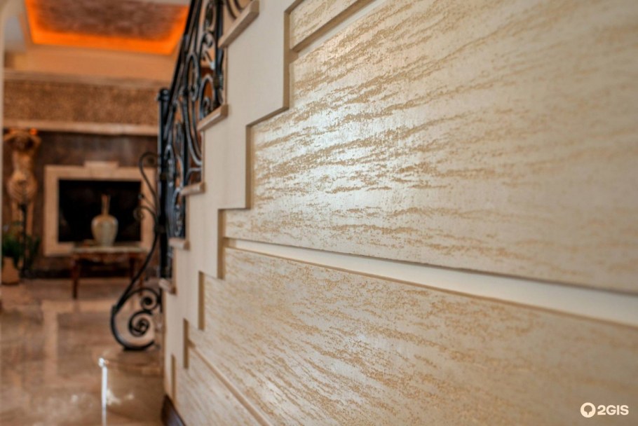 Декоративная штукатурка в прихожей