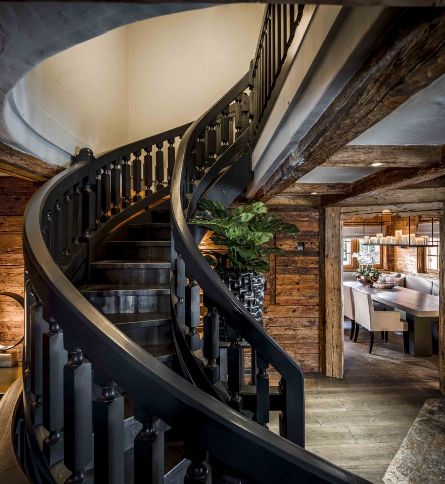 Лестница в альпийском стиле