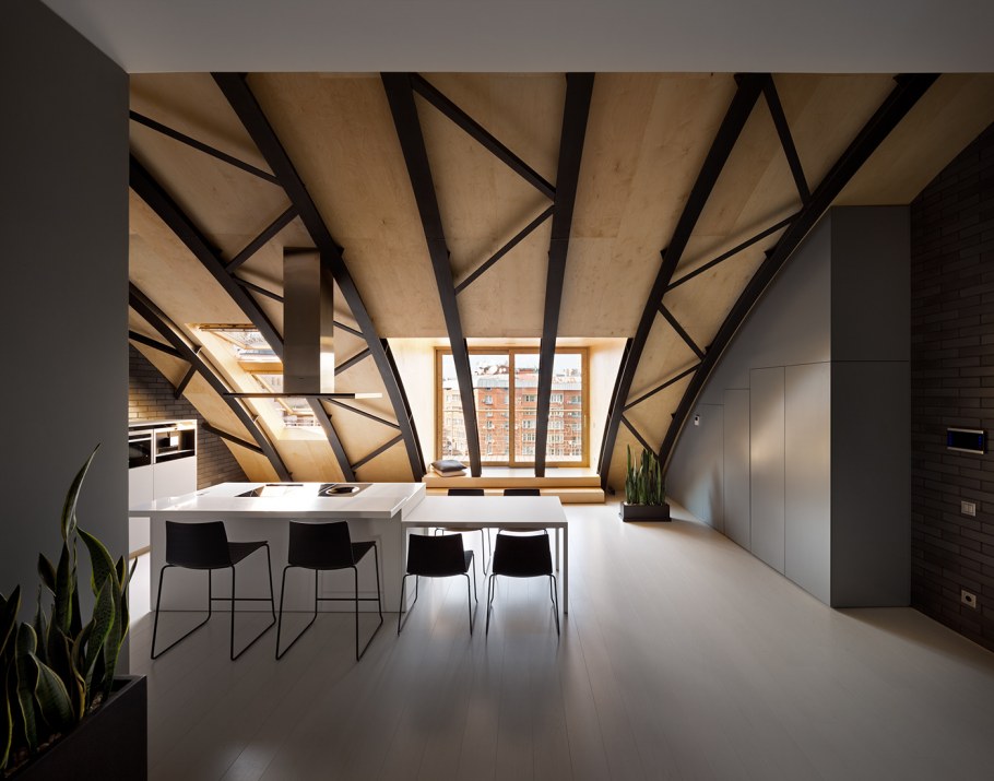 Потолок в стиле лофт дерево mansarda